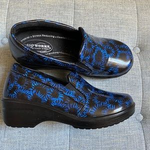 Women’s Easy Street Slip Resistant Clog Shoes Size 7